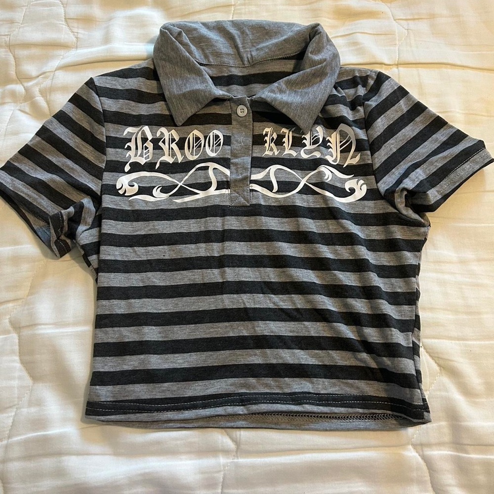 Forever 21 Size S collared cropped shirt never worn